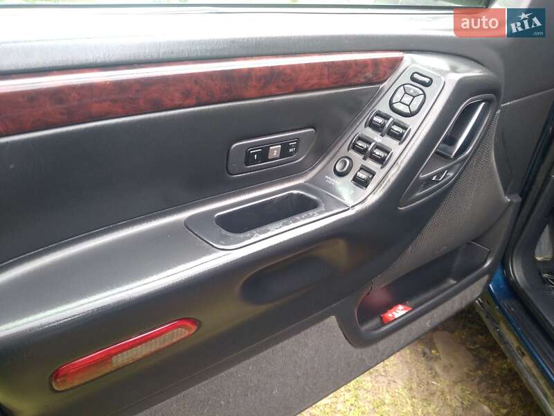 Внедорожник / Кроссовер Jeep Grand Cherokee 2003 в Воловце