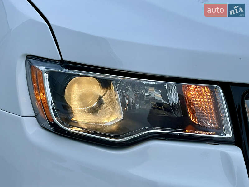 Внедорожник / Кроссовер Jeep Grand Cherokee 2017 в Киеве