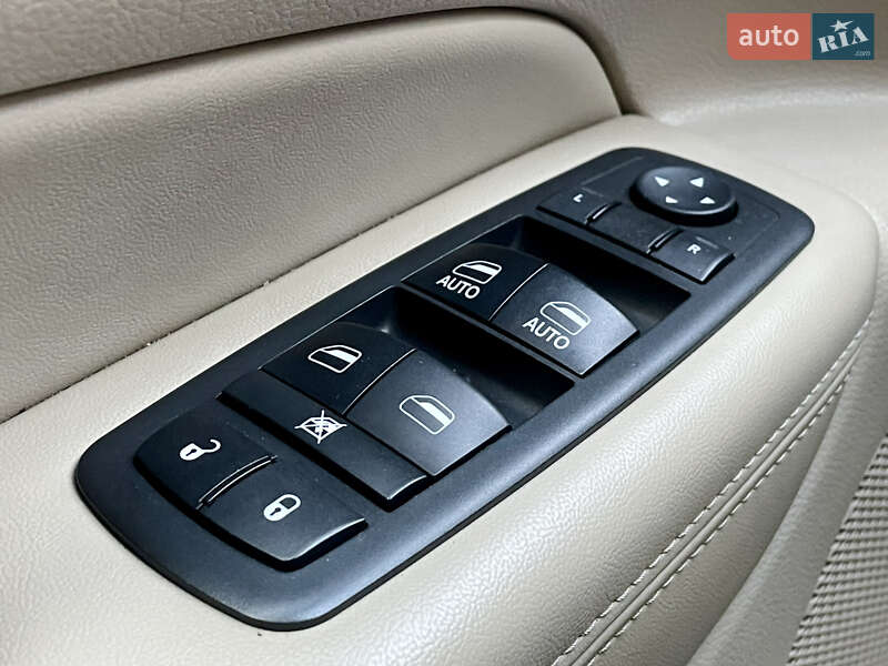 Внедорожник / Кроссовер Jeep Grand Cherokee 2017 в Киеве