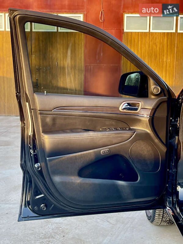 Внедорожник / Кроссовер Jeep Grand Cherokee 2016 в Млинове