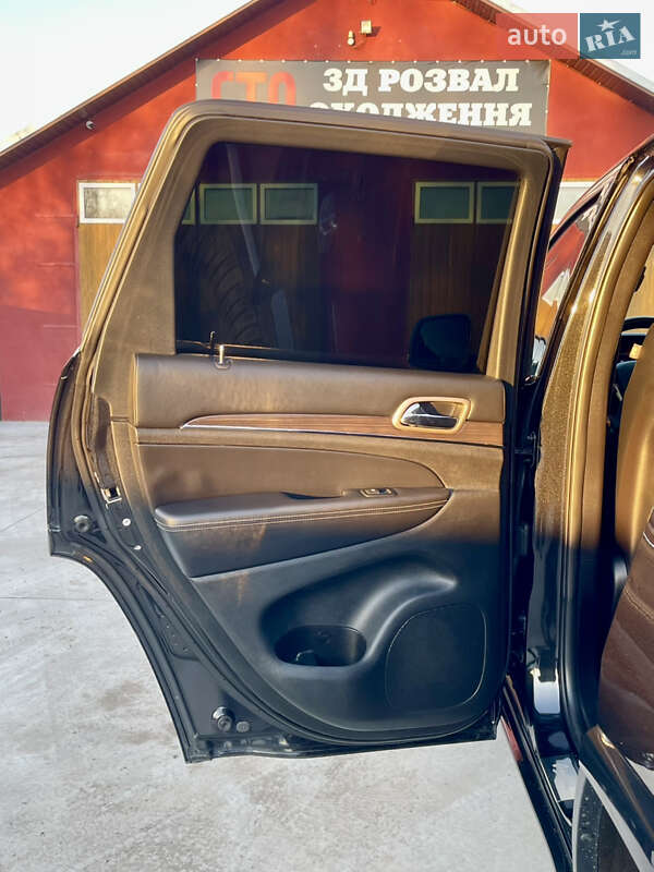 Внедорожник / Кроссовер Jeep Grand Cherokee 2016 в Млинове