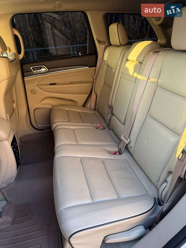 Внедорожник / Кроссовер Jeep Grand Cherokee 2016 в Киеве