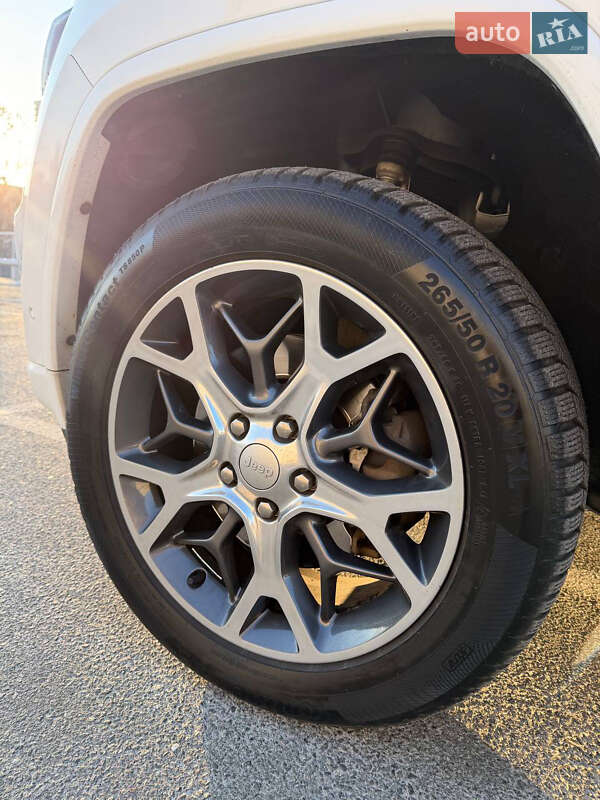 Внедорожник / Кроссовер Jeep Grand Cherokee 2016 в Киеве