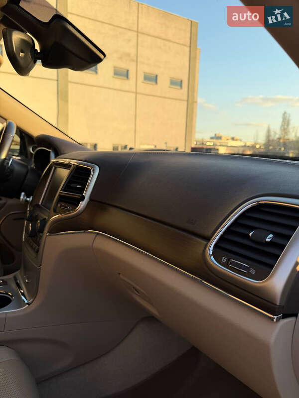 Внедорожник / Кроссовер Jeep Grand Cherokee 2016 в Киеве