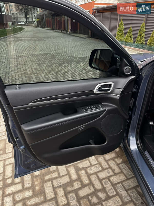 Внедорожник / Кроссовер Jeep Grand Cherokee 2019 в Киеве фото 25 Внедорожник / Кроссовер Jeep Grand Cherokee 2019 в Киеве