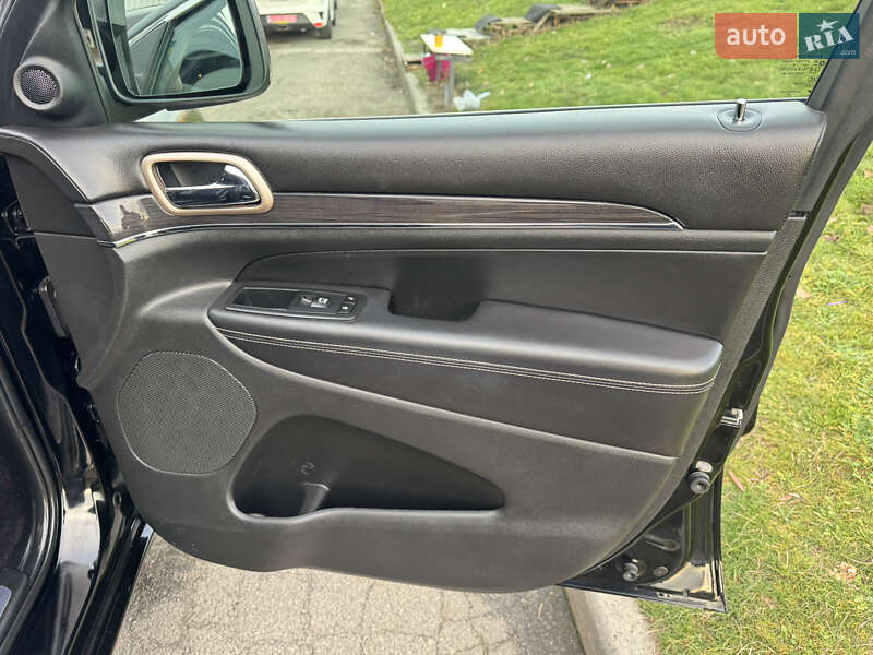 Внедорожник / Кроссовер Jeep Grand Cherokee 2016 в Киеве