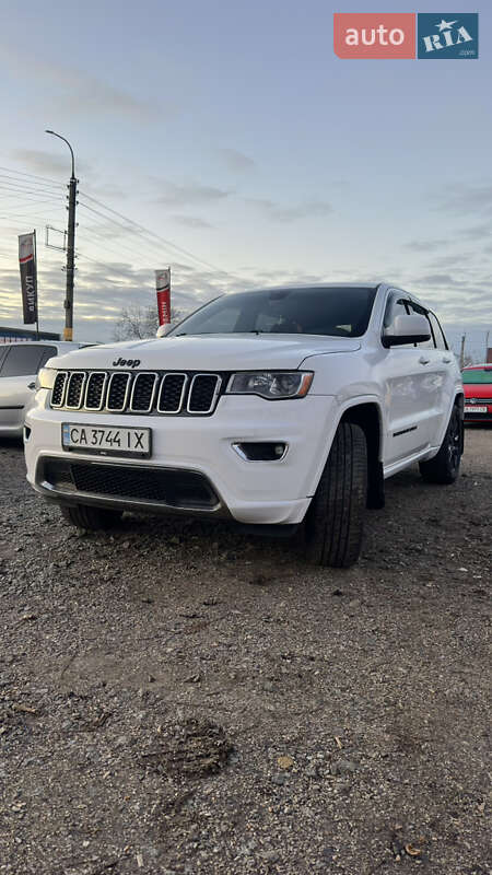 Внедорожник / Кроссовер Jeep Grand Cherokee 2017 в Смеле