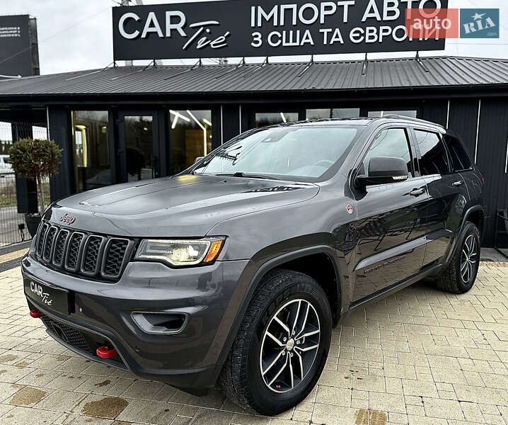 Внедорожник / Кроссовер Jeep Grand Cherokee 2016 в Львове