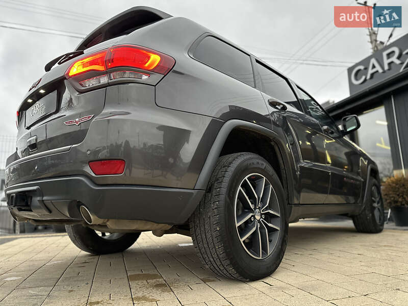 Внедорожник / Кроссовер Jeep Grand Cherokee 2016 в Львове