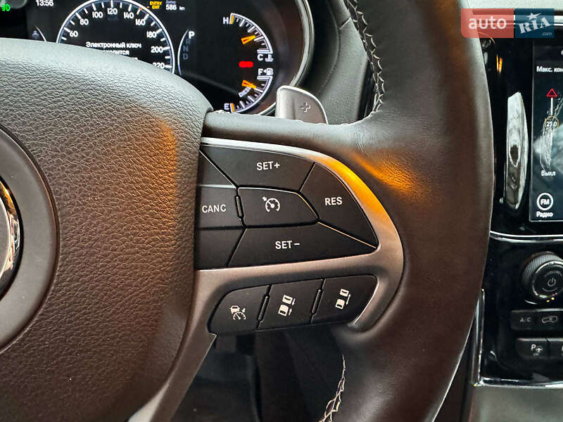 Внедорожник / Кроссовер Jeep Grand Cherokee 2018 в Киеве фото 23 Внедорожник / Кроссовер Jeep Grand Cherokee 2018 в Киеве
