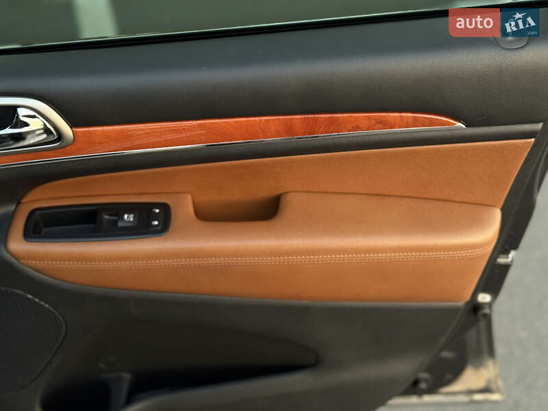 Внедорожник / Кроссовер Jeep Grand Cherokee 2011 в Киеве