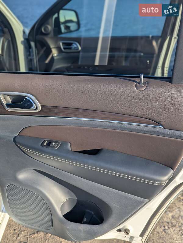 Позашляховик / Кросовер Jeep Grand Cherokee 2015 в Києві фото 11 Позашляховик / Кросовер Jeep Grand Cherokee 2015 в Києві