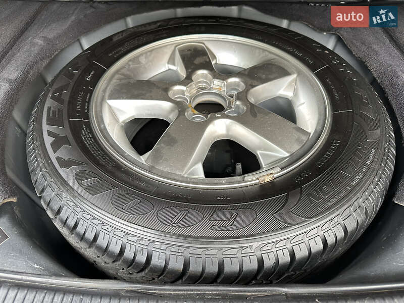 Внедорожник / Кроссовер Jeep Grand Cherokee 2004 в Луцке