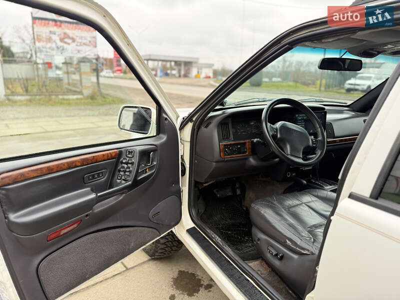 Внедорожник / Кроссовер Jeep Grand Cherokee 1995 в Хусте