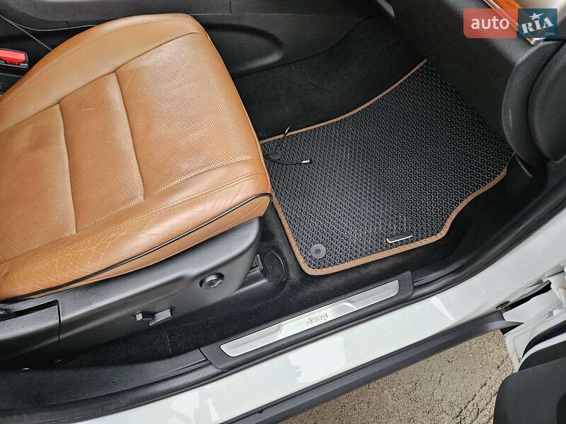 Внедорожник / Кроссовер Jeep Grand Cherokee 2012 в Киеве