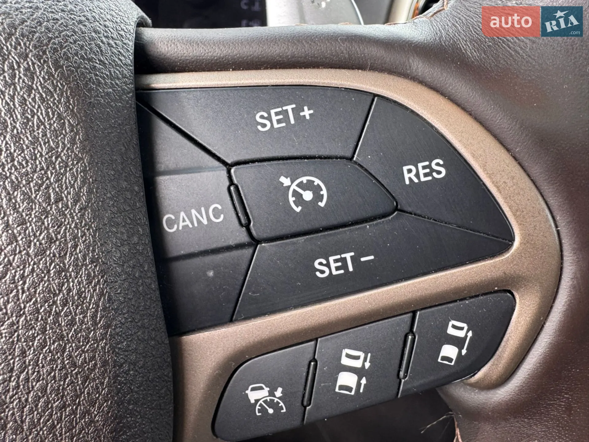 2013 Jeep Grand Cherokee - мініатюра 31