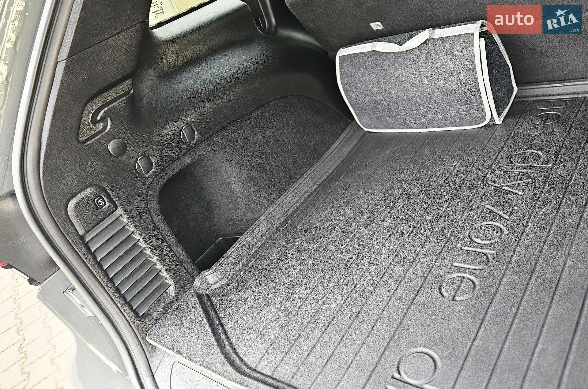 2020 Jeep Grand Cherokee - мініатюра 20