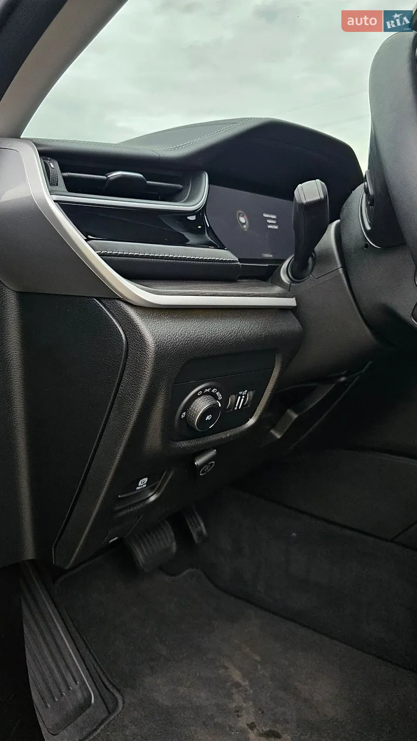 2022 Jeep Grand Cherokee - мініатюра 31