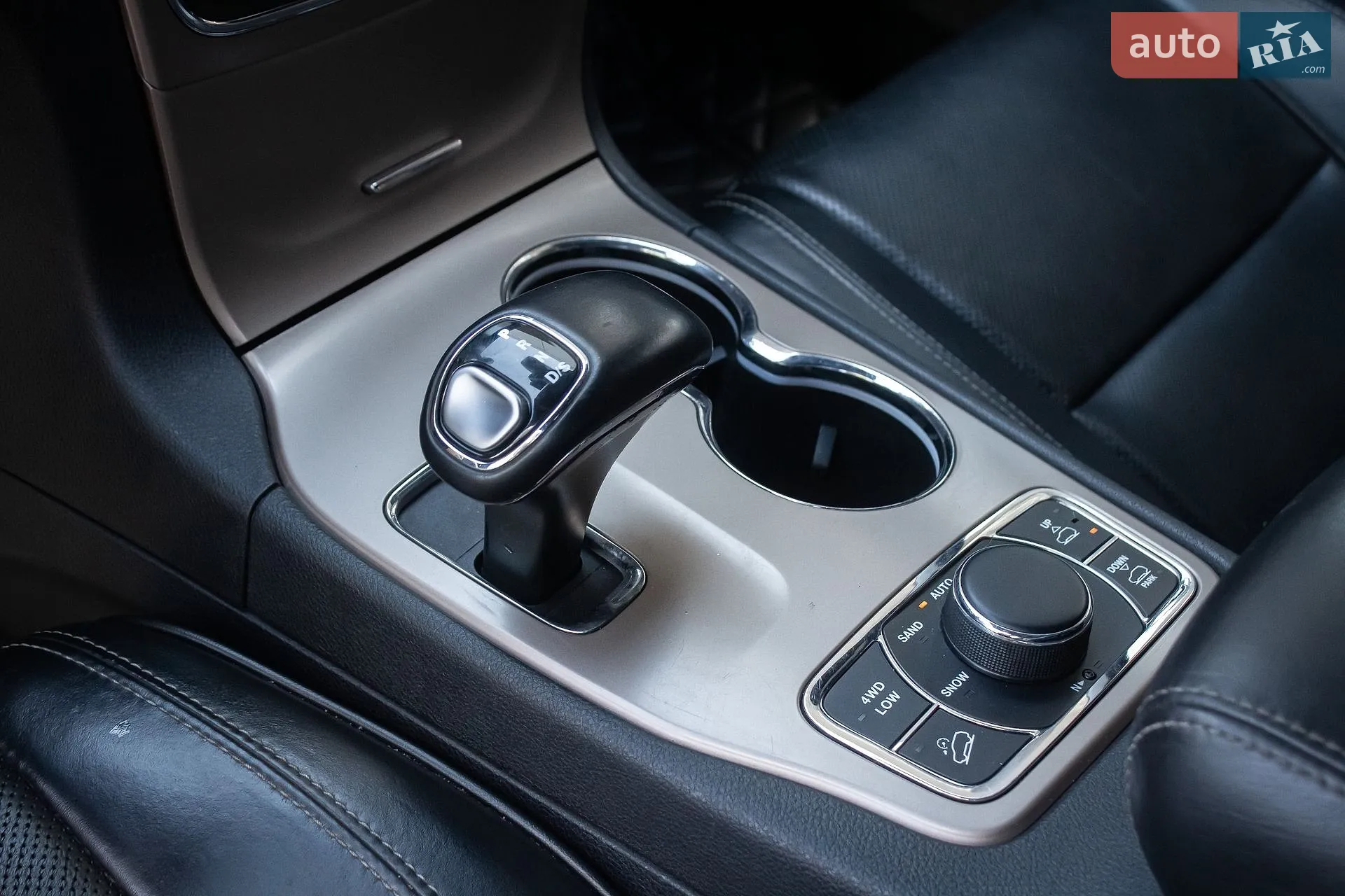2015 Jeep Grand Cherokee - мініатюра 29
