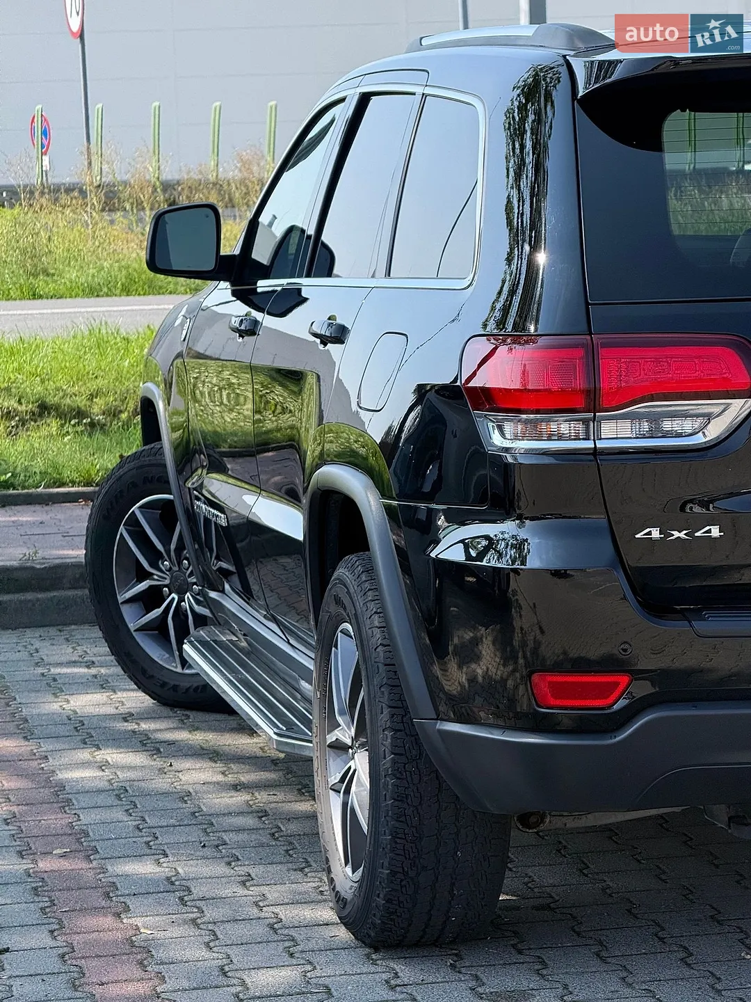 2020 Jeep Grand Cherokee - мініатюра 3