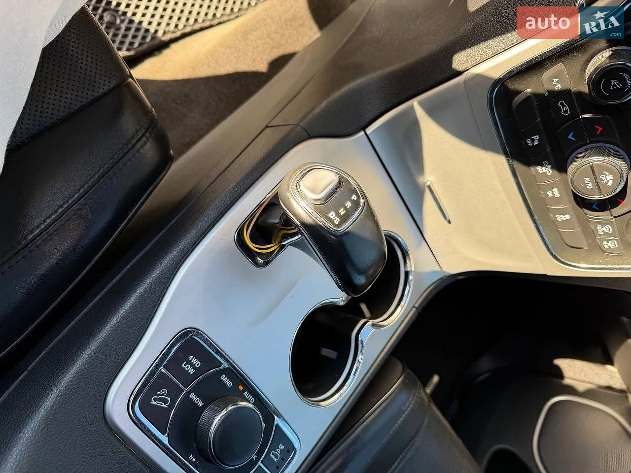 2015 Jeep Grand Cherokee - мініатюра 30