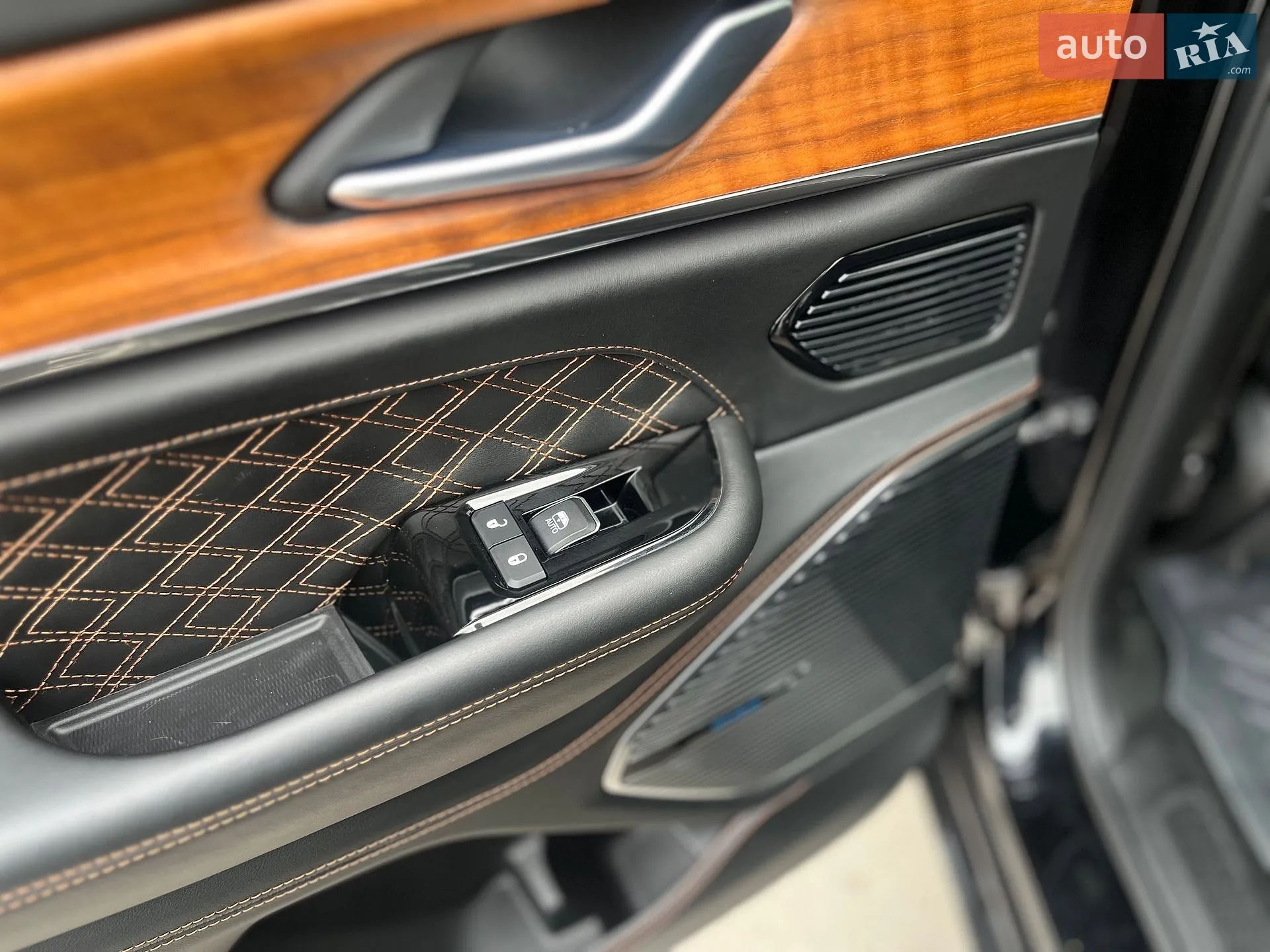 2022 Jeep Grand Cherokee - мініатюра 26