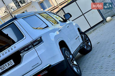 Внедорожник / Кроссовер Jeep Grand Wagoneer 2022 в 