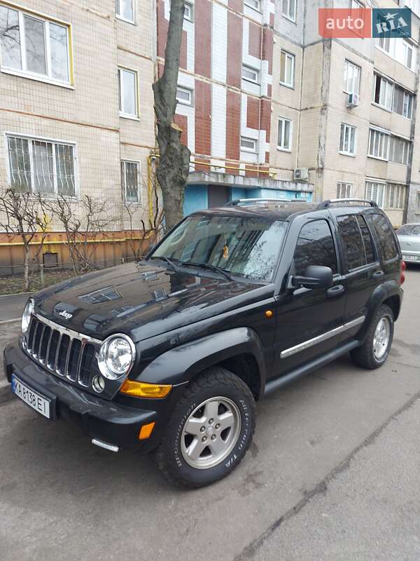 Внедорожник / Кроссовер Jeep Liberty 2005 в Киеве