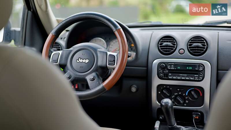 Позашляховик / Кросовер Jeep Liberty 2003 в Коломиї