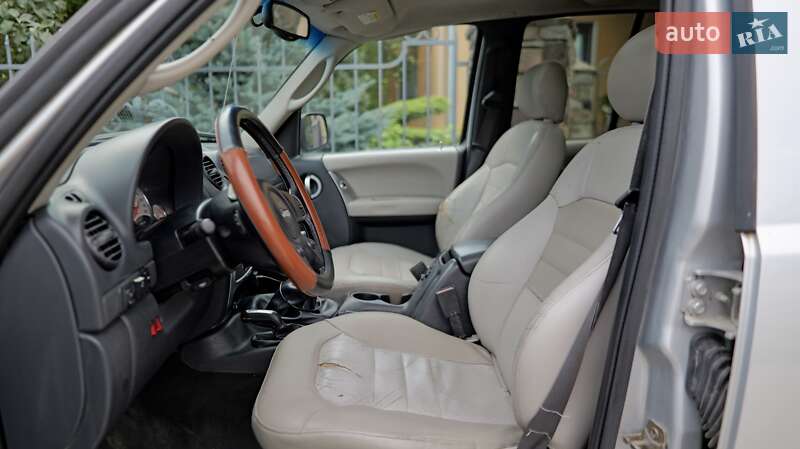 Позашляховик / Кросовер Jeep Liberty 2003 в Коломиї