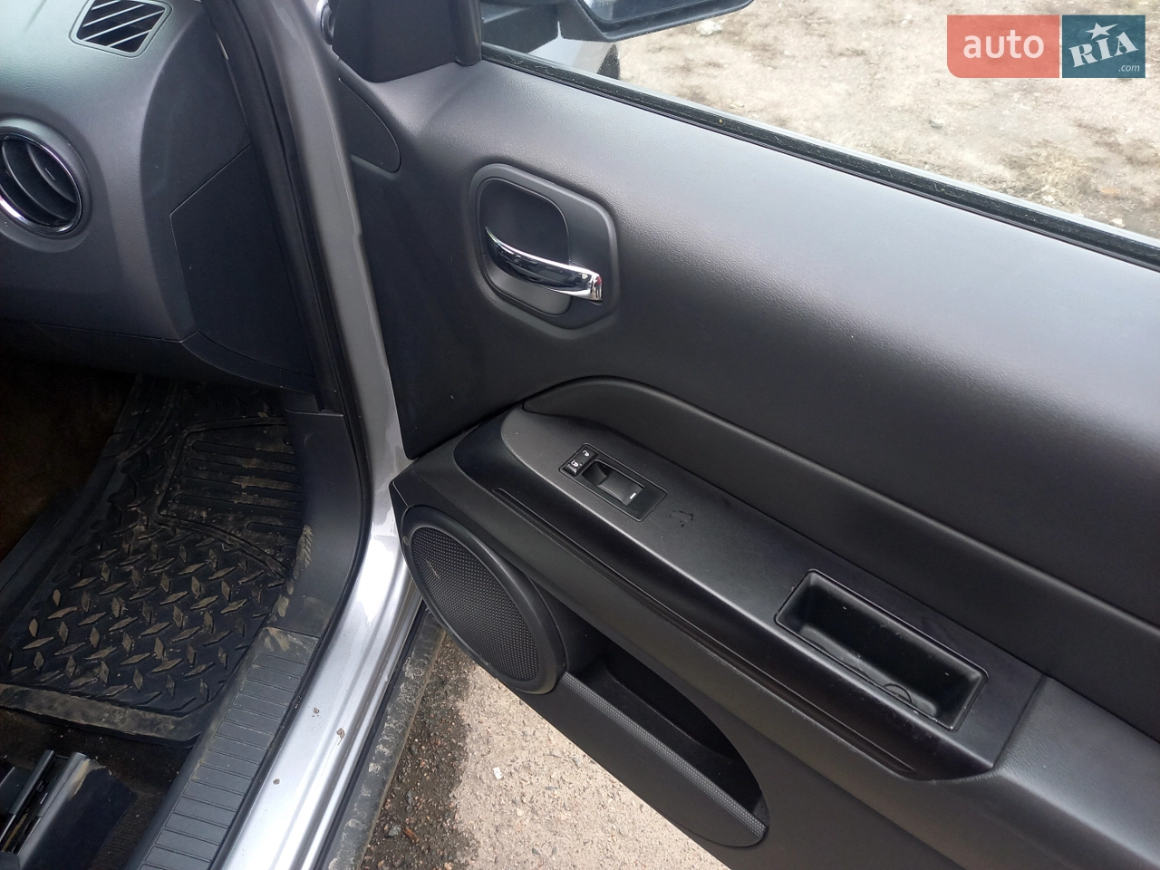 2015 Jeep Liberty (Patriot) - мініатюра 39