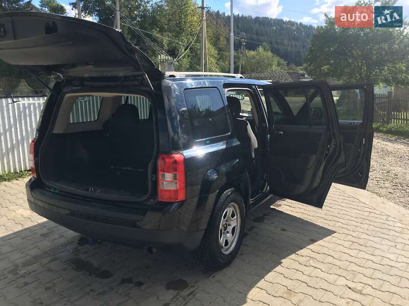 Внедорожник / Кроссовер Jeep Patriot 2013 в Черновцах