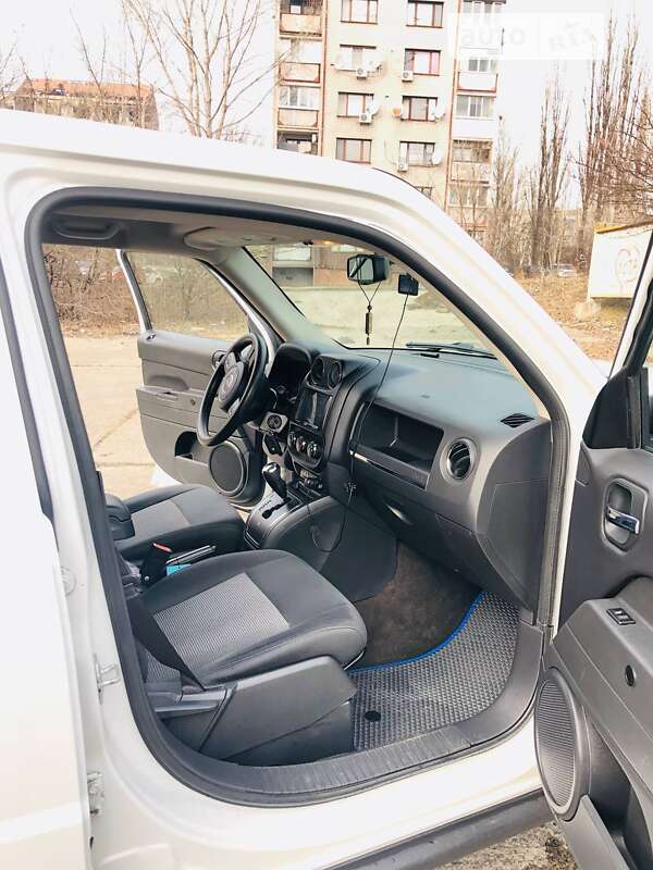 Внедорожник / Кроссовер Jeep Patriot 2013 в Кривом Роге