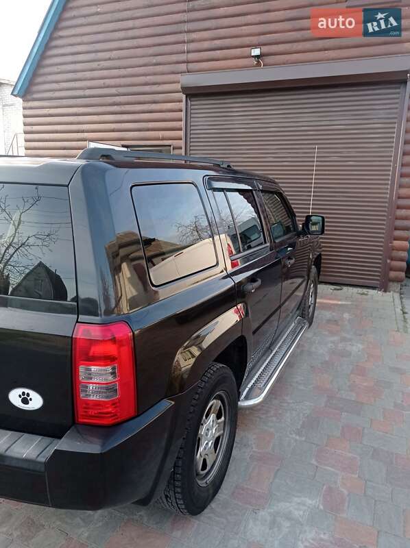 Внедорожник / Кроссовер Jeep Patriot 2010 в Тараще