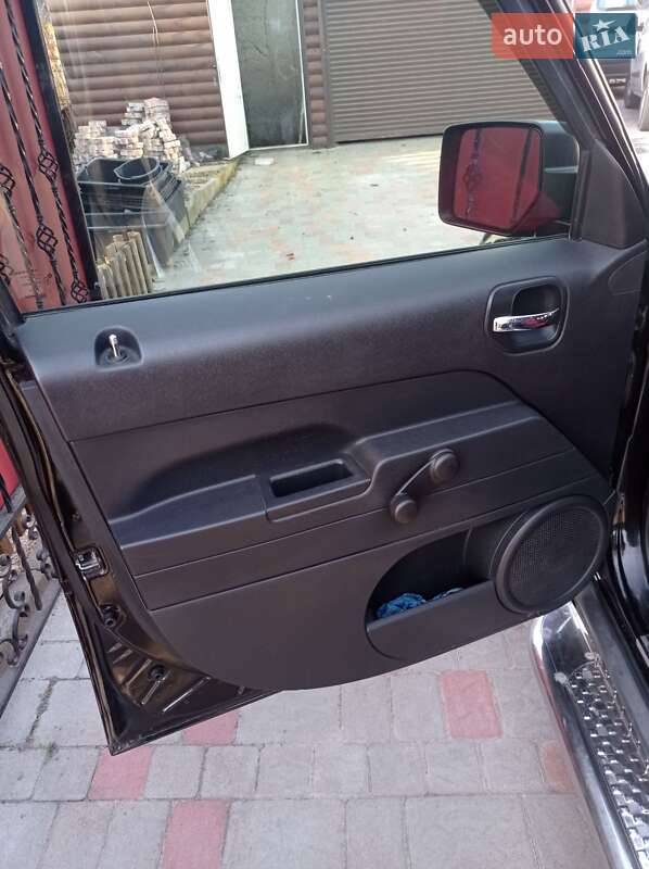 Внедорожник / Кроссовер Jeep Patriot 2010 в Тараще