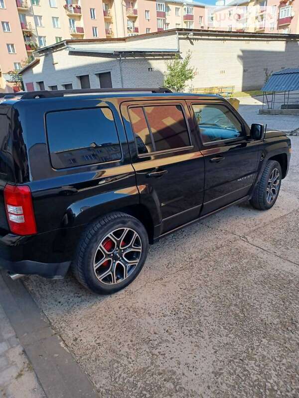 Внедорожник / Кроссовер Jeep Patriot 2016 в Самборе