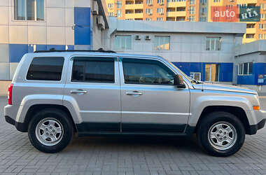 Внедорожник / Кроссовер Jeep Patriot 2011 в 