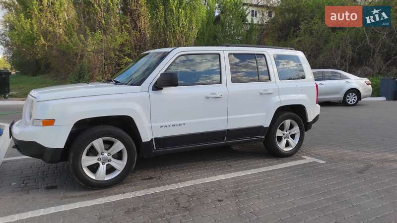 Позашляховик / Кросовер Jeep Patriot 2013 в 