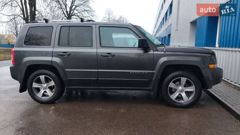 Внедорожник / Кроссовер Jeep Patriot 2016 в Нововолынске