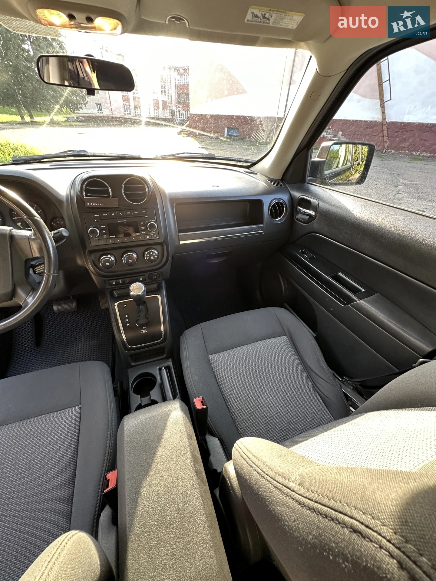 2010 Jeep Liberty (Patriot) - мініатюра 10