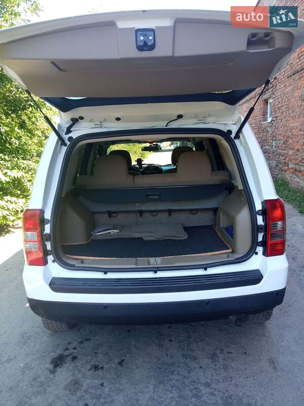 Внедорожник / Кроссовер Jeep Patriot 2013 в Казатине