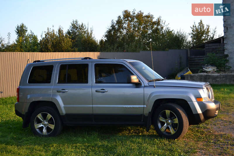 Внедорожник / Кроссовер Jeep Patriot 2016 в Самборе