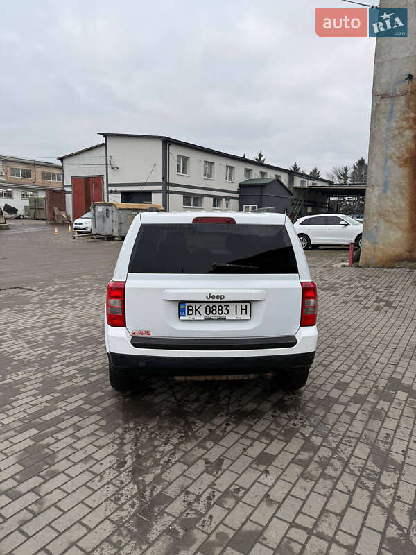 Позашляховик / Кросовер Jeep Patriot 2014 в Рівному