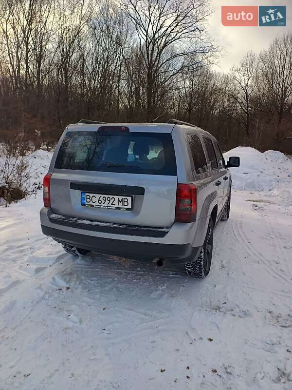 Внедорожник / Кроссовер Jeep Patriot 2015 в Львове