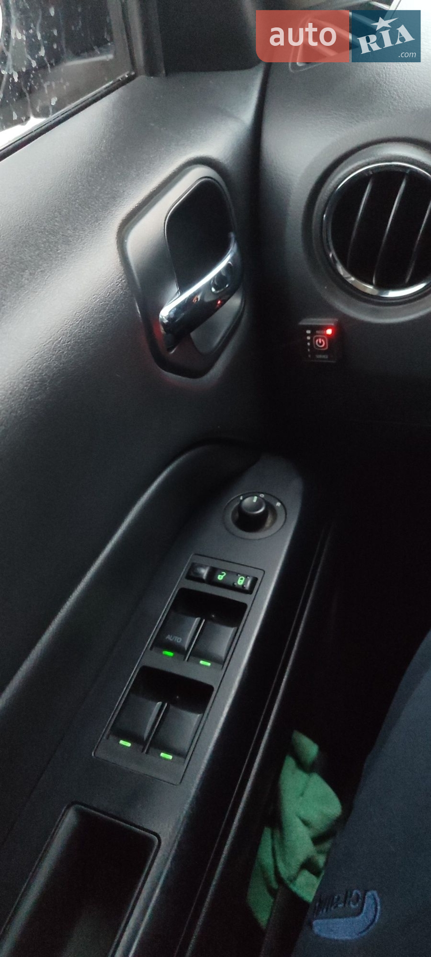 2015 Jeep Liberty (Patriot) - мініатюра 17