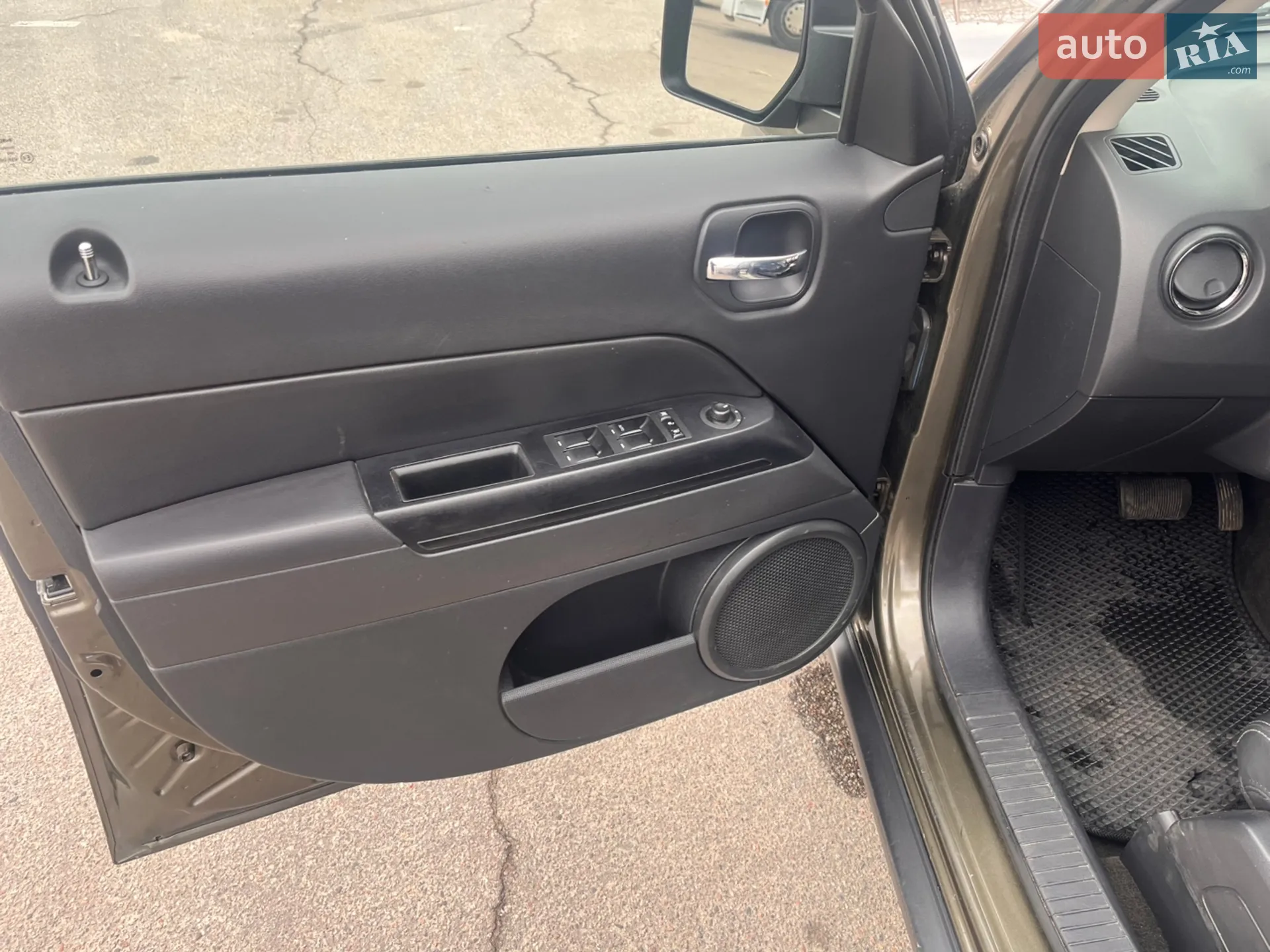 2015 Jeep Liberty (Patriot) - мініатюра 11