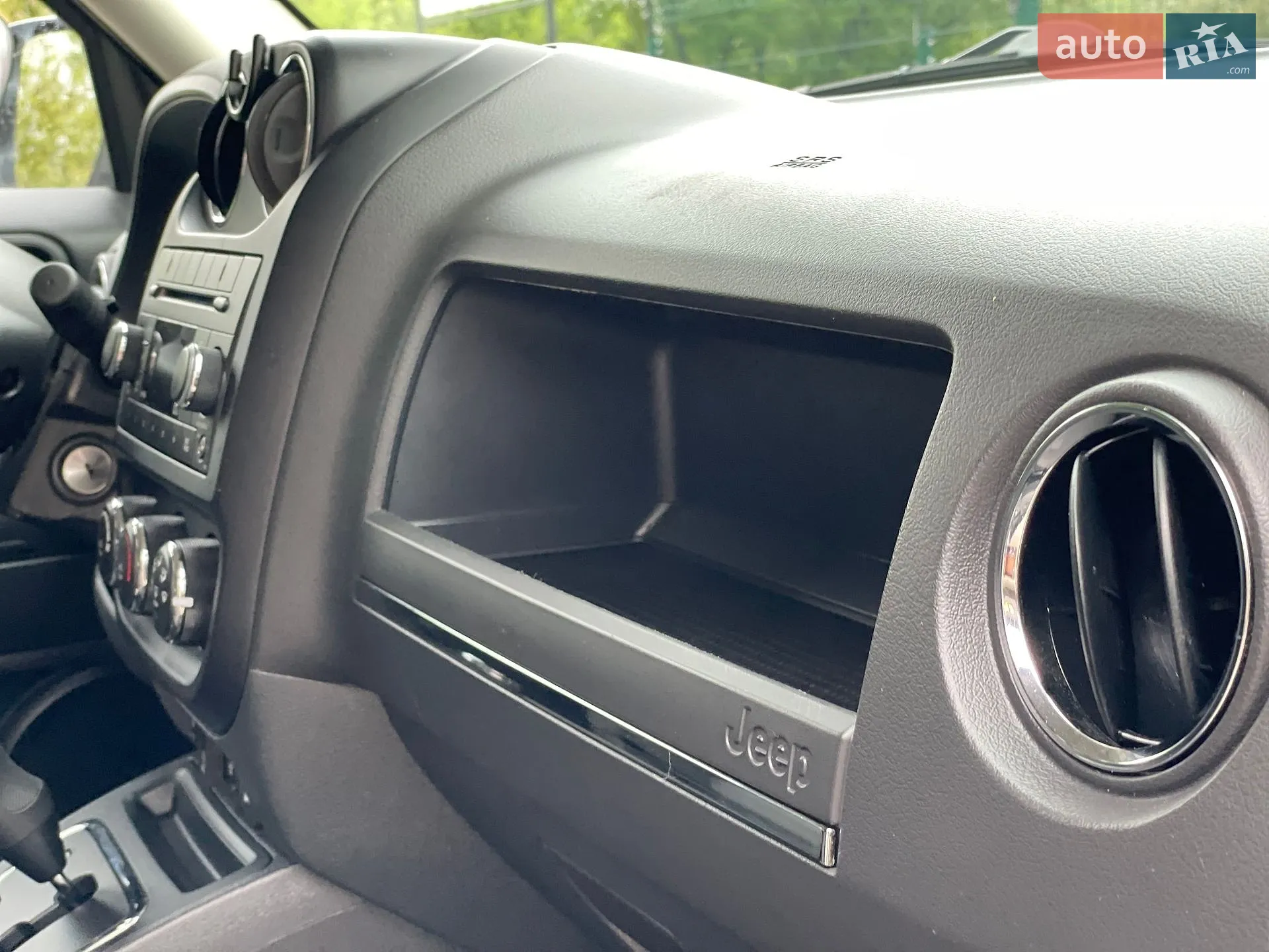 2016 Jeep Liberty (Patriot) - мініатюра 36