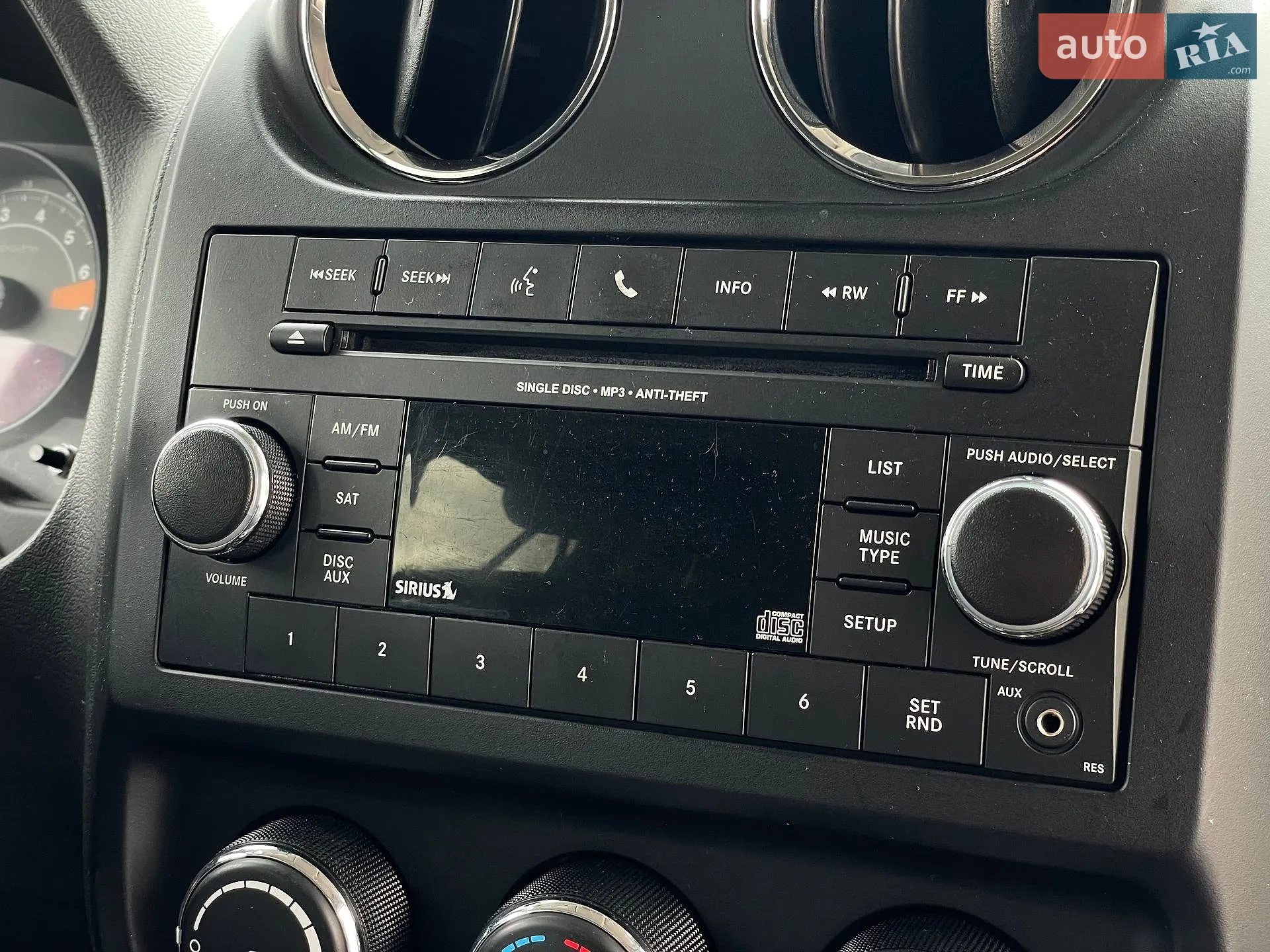 2016 Jeep Liberty (Patriot) - мініатюра 39