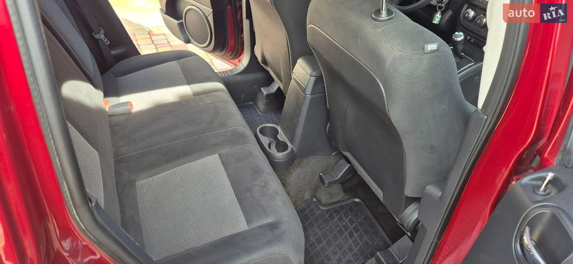 2015 Jeep Liberty (Patriot) - мініатюра 28