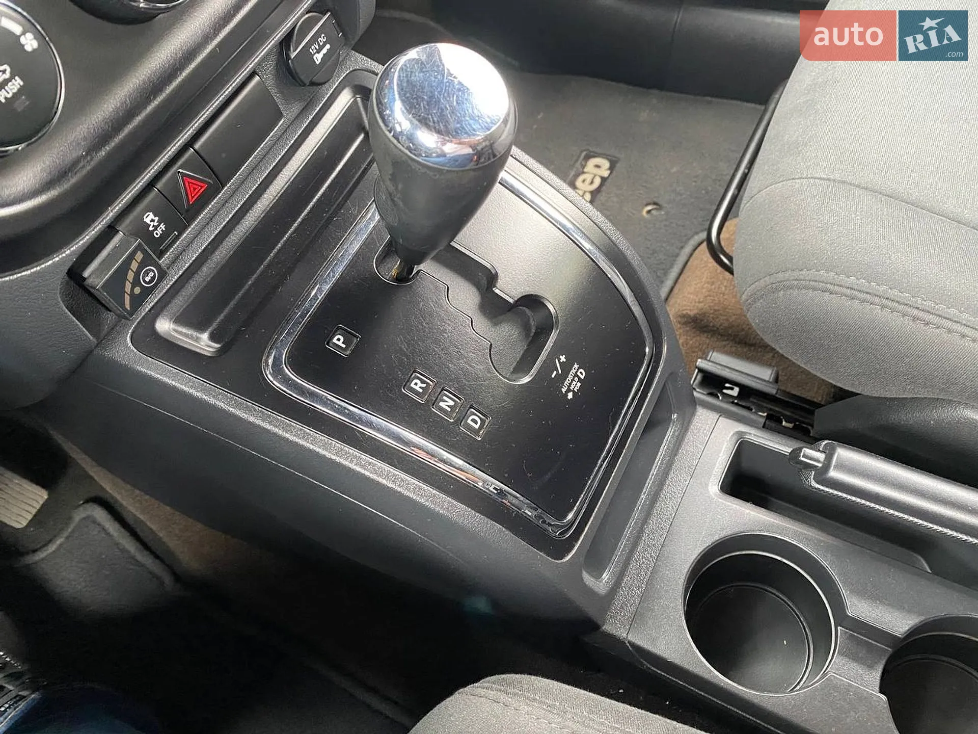 2015 Jeep Liberty (Patriot) - мініатюра 14